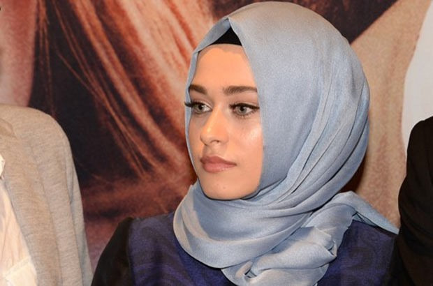 Ünlü oyuncu tesettüre girdi sosyal medyada olay oldu! - Resim: 1