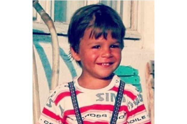 Fotoğraftaki küçük kızı tanıdınız mı? Türkiye'nin en ünlü isimlerinden - Resim: 3