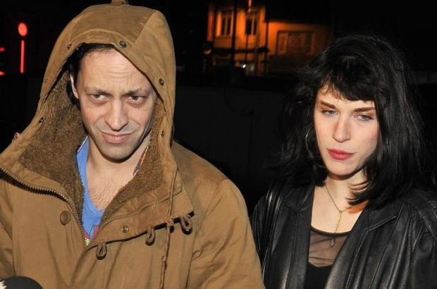 Kıvılcım Ural Kaan Tangöze'nin ailesiyle ilgili ağzını açtı! - Resim: 4