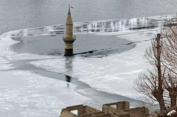 Sivas'ta sular altında kalan köyden ilginç görüntüler - Resim: 3