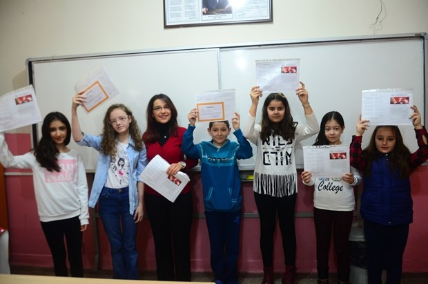 Okullarda karne heyecanı işte böyle yaşandı - Resim: 1