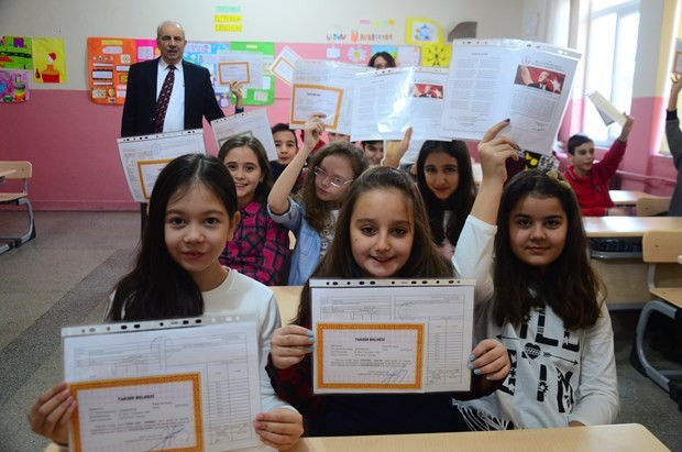 Okullarda karne heyecanı işte böyle yaşandı - Resim: 3