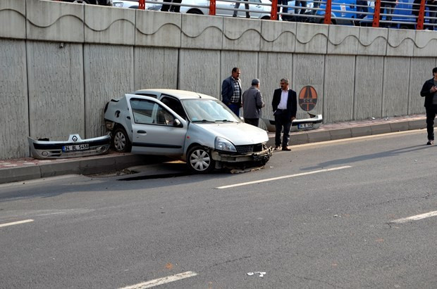 Bakan Yılmaz'ın konvoyunda korkunç kaza - Resim: 1