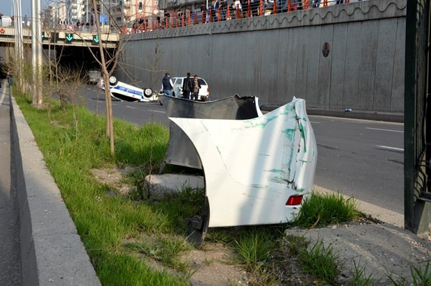 Bakan Yılmaz'ın konvoyunda korkunç kaza - Resim: 2
