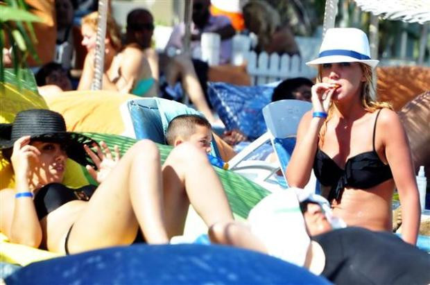 Bodrum,Marmaris ve Didim'de sahiller doldu taştı - Resim: 3