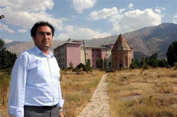 Van'da tarihi ayıp tepki çekti - Resim: 3