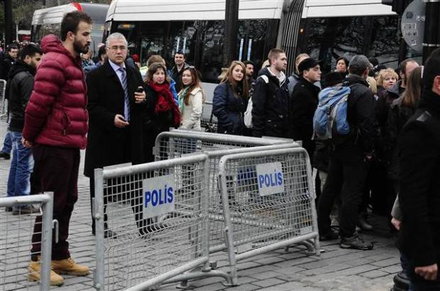 Papa için koca meydan boşaltıldı! - Resim: 2