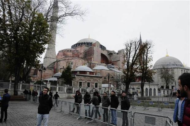 Papa için koca meydan boşaltıldı! - Resim: 4