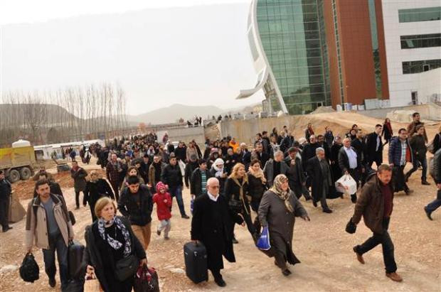 YHT yolcuları yola otobüsle devam etti - Resim: 1