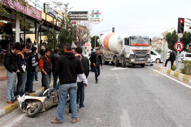Beton mikserin ezdiği anne ve bebeğinin cenazesi - Resim: 3