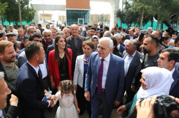 Ahmet Türk, mazbatasını aldı ve bir söz vererek göreve başladı! - Resim: 1