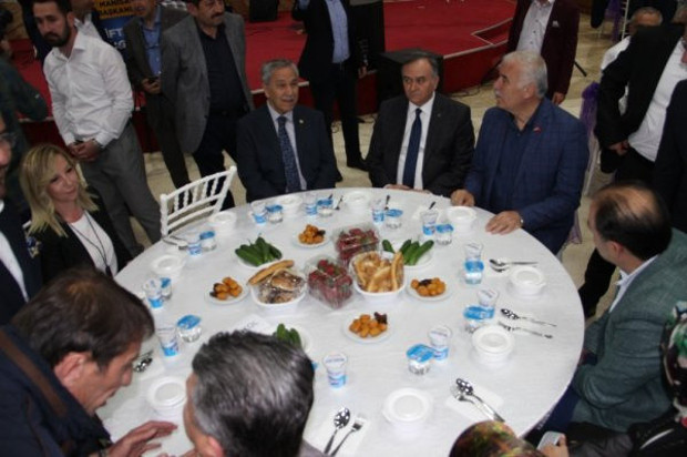 Bülent Arınç'tan yeni parti uyarısı! Asıl gövdeden ayrılan başarılı olamaz - Resim: 0