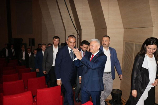 Liseli ergen protestosuna Yıldırım'dan alkışlı cevap - Resim: 1