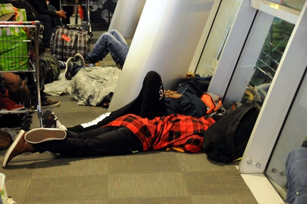 Atatürk havalimanı otele döndü - Resim: 4