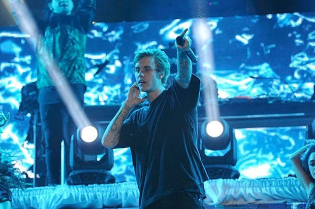 Kardashian yeni yıla böyle girdi sosyal medyayı yıktı! - Resim: 3