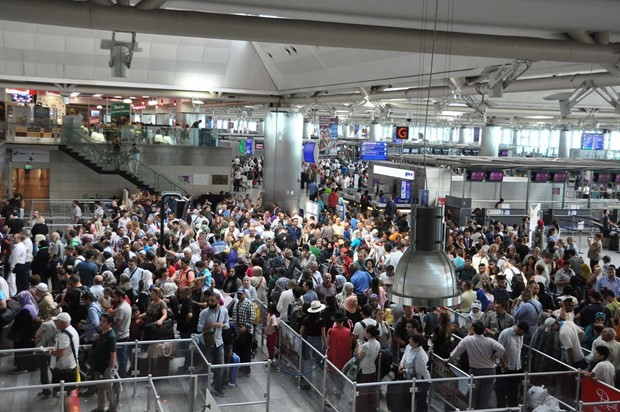 Uçak bileti olanlar dikkat Atatürk Havalimanı'nda yoğunluk - Resim: 3