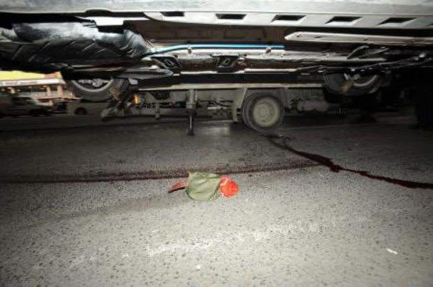 Kadın sürücü yayaları sürükledi - Resim: 2