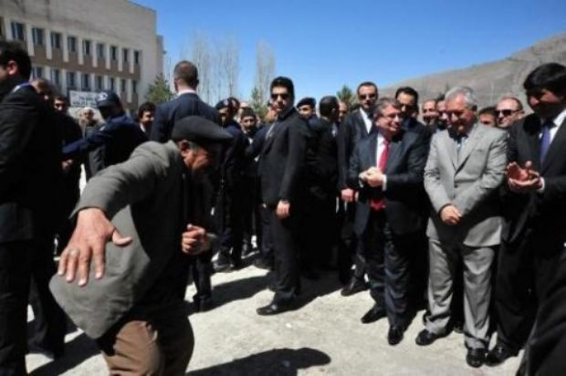 İçişleri Bakanı'ndan şaşırtan hareket - Resim: 1