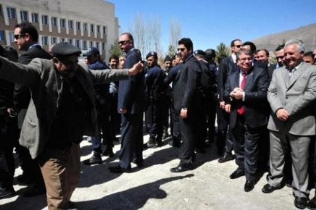 İçişleri Bakanı'ndan şaşırtan hareket - Resim: 2