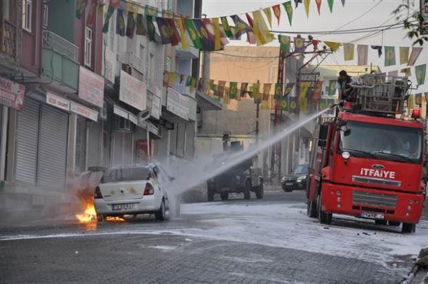 Kadın polis yanarak ağır yaralandı - Resim: 3