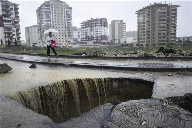 Başkent'te korkutan görüntü! Yol çöktü - Resim: 2