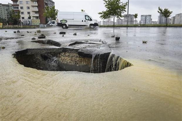 Başkent'te korkutan görüntü! Yol çöktü - Resim: 4