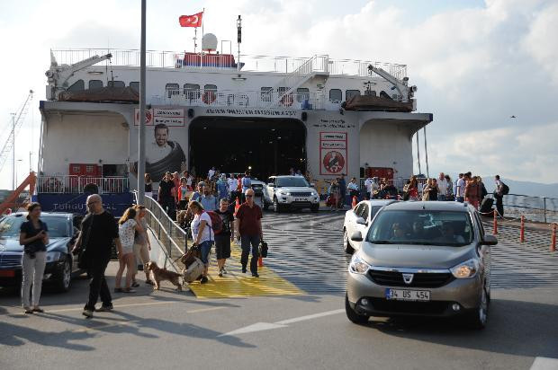 Bayram yolları felç etti - Resim: 2