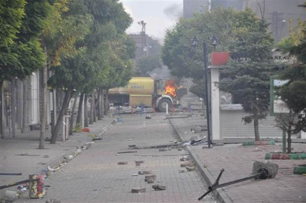 Patnos'ta her şeyi yaktılar - Resim: 2