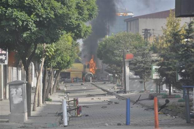 Patnos'ta her şeyi yaktılar - Resim: 3