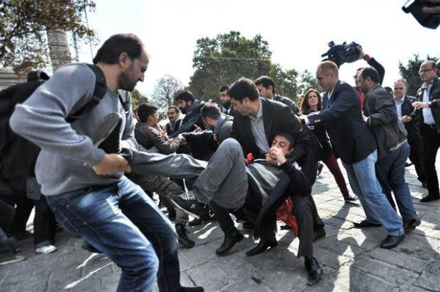 IŞİD protestosunda çok sayıda gözaltı - Resim: 2