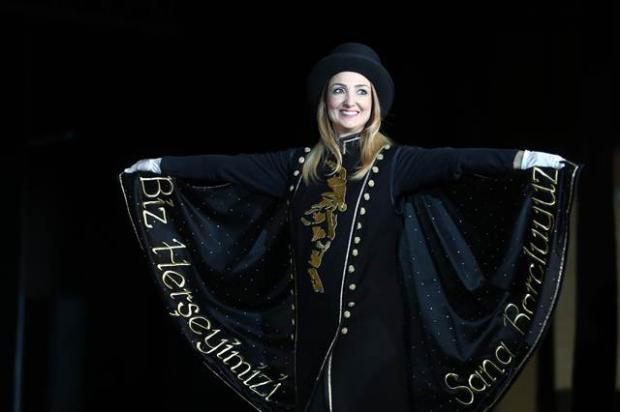 CHP'li Aylin Nazlıaka manken oldu! - Resim: 3