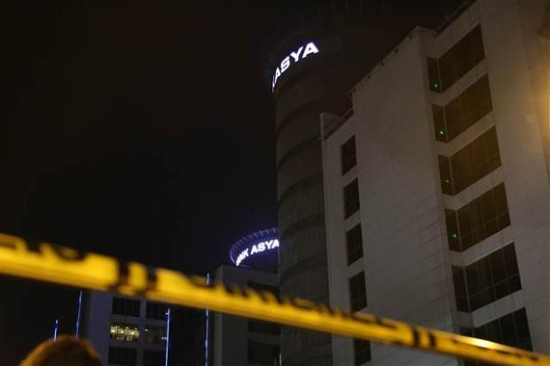 Bank Asya önünde geniş güvenlik önlemi - Resim: 1