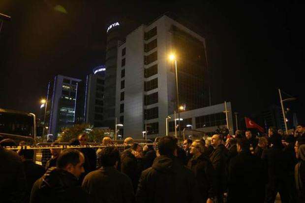 Bank Asya önünde geniş güvenlik önlemi - Resim: 3