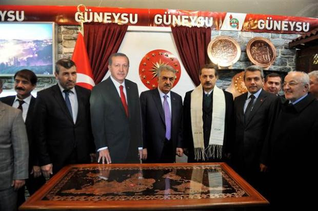 Cumhurbaşkanı Erdoğan'ın maketiyle poz verdiler - Resim: 3