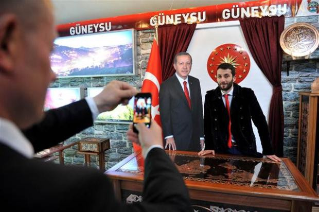 Erdoğan'ın maketi ile fotoğraf çektirdiler - Resim: 4