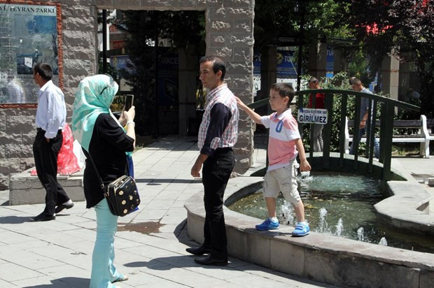 İranlı turistler Vanlı esnafı sevindirdi - Resim: 4
