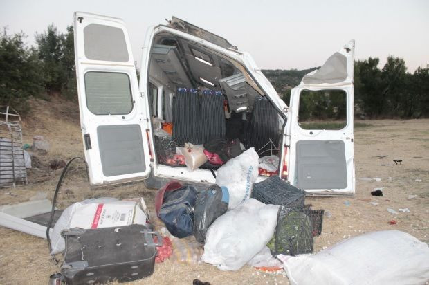 Diyarbakır'da minibüs devrildi! Çok sayıda yaralı var! - Resim: 1