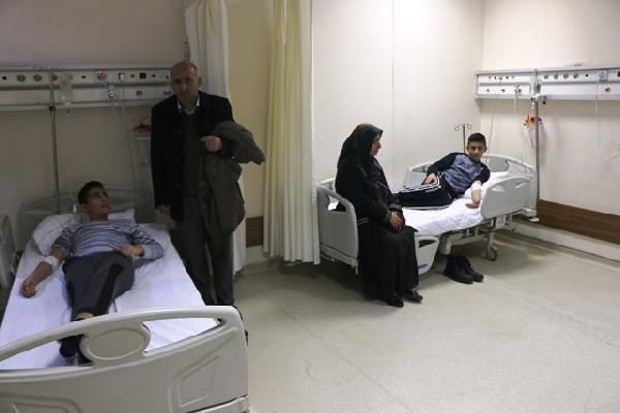 Lisede civa paniği: 24 öğrenci hastaneye kaldırıldı! - Resim: 0