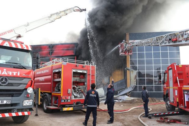 Aksaray'da sucuk fabrikasında korkutan yangın! - Resim: 0