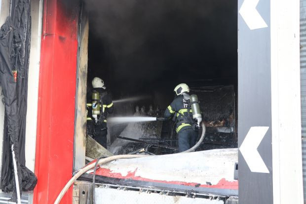 Aksaray'da sucuk fabrikasında korkutan yangın! - Resim: 1