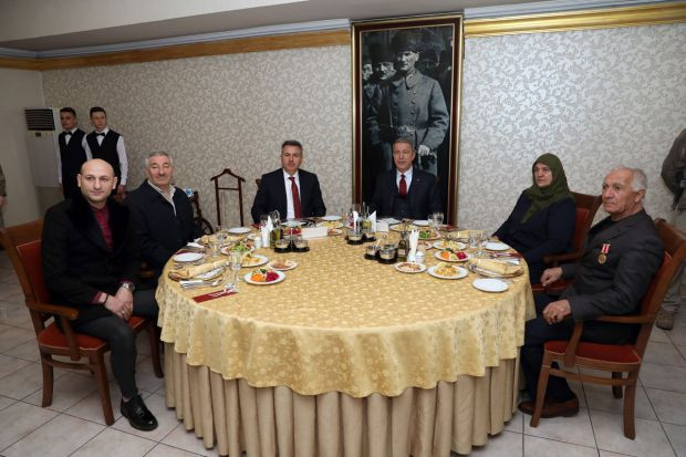 Hulusi Akar net konuştu: Bunun sonunu getireceğiz - Resim: 0