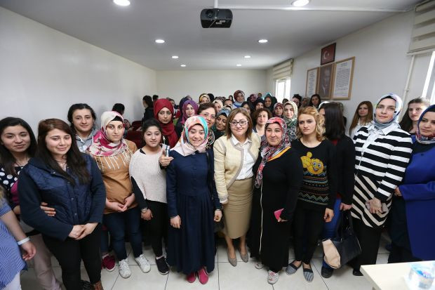 Gaziantep Büyükşehir projeleriyle 90 bin kadına ulaştı - Resim: 0