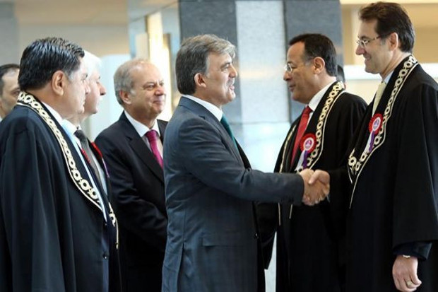 Abdullah Gül'ün atadığı Eski AYM Başkanvekili Alparslan Altan'a hapis cezası - Resim: 0