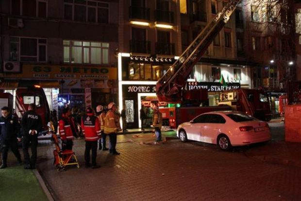İstanbul'da çıkan otel yangını korkuttu - Resim: 0