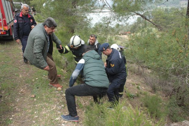 Antalya'da korkunç ölüm! Kestiği ağacın altında can verdi - Resim: 0
