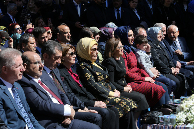 Emine Erdoğan Gaziantep'te Engelsiz Yaşam Merkezi'ni ziyaret etti - Resim: 0