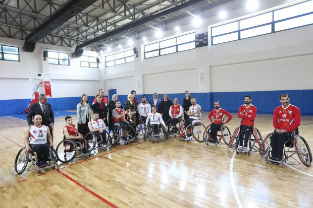 Emine Erdoğan Gaziantep'te Engelsiz Yaşam Merkezi'ni ziyaret etti - Resim: 1