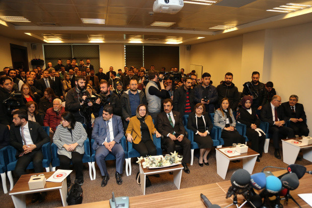 Gaziantep'te Fatma Şahin mazbatasını aldı - Resim: 0