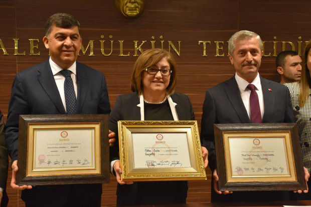 Gaziantep'te Fatma Şahin mazbatasını aldı - Resim: 1