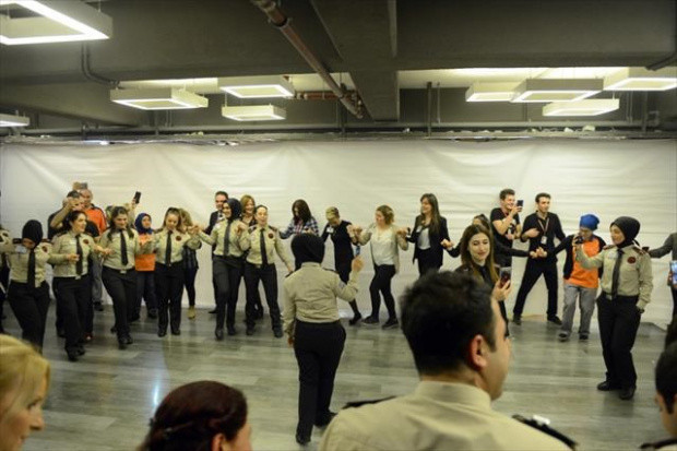 Atatürk Havalimanı’na veda! Ekran karardı, halay başladı! - Resim: 0